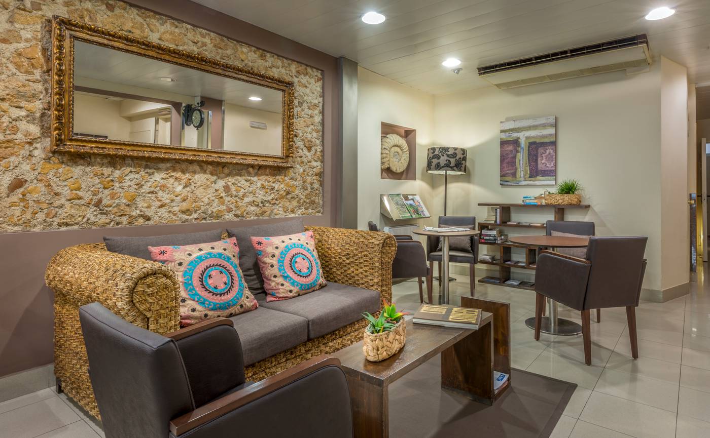 Alexandra-Aparthotel-Lobby-34