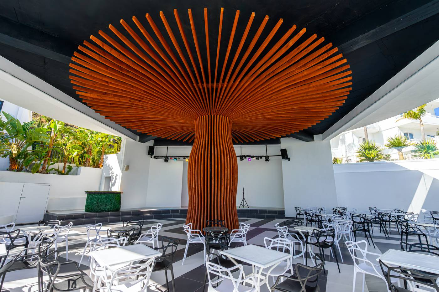 Venezia-Resort-Hotel-Sports-and-Entertainment-34