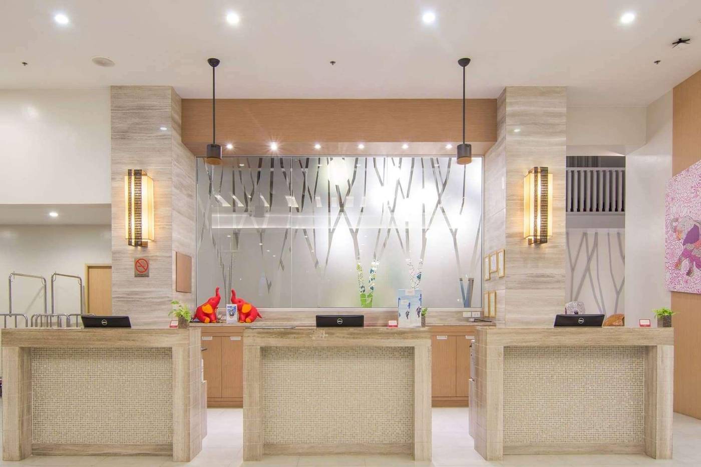 Ramada-By-Wyndham-Phuket-Deevana-Lobby-65