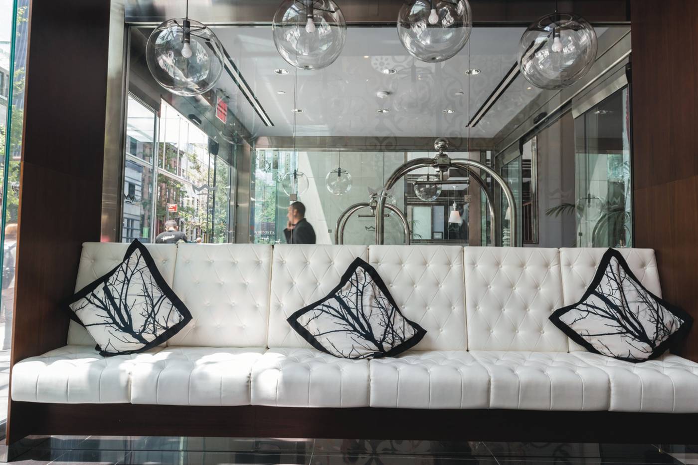 Riu-Plaza-New-York-Times-Square-Lobby-15