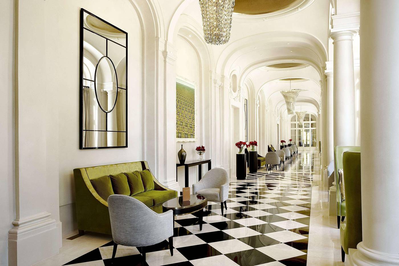 Waldorf-Astoria-Versailles---Trianon-Palace-Lobby-6