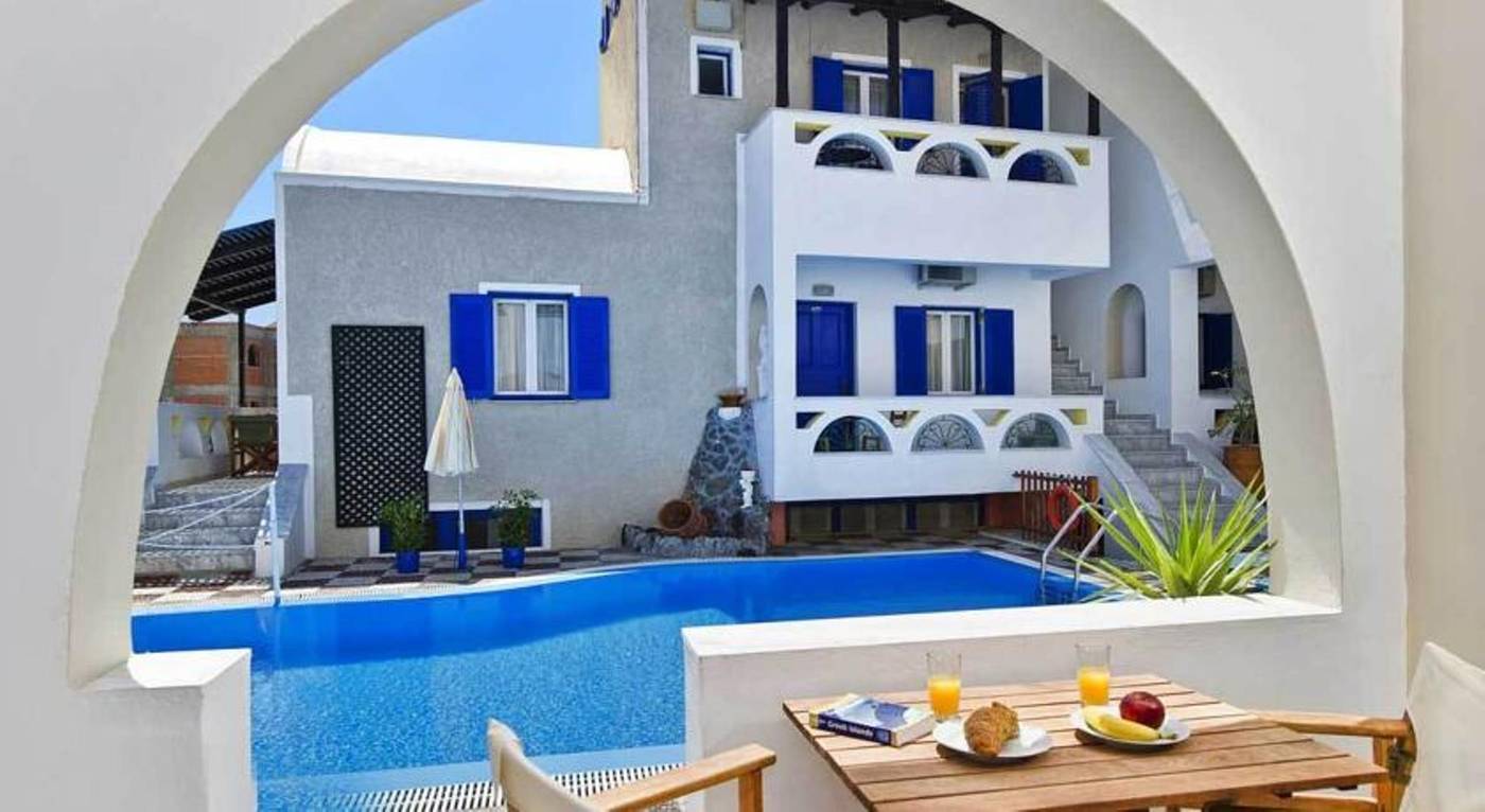 Vp-Prive-Suites-Pool-4