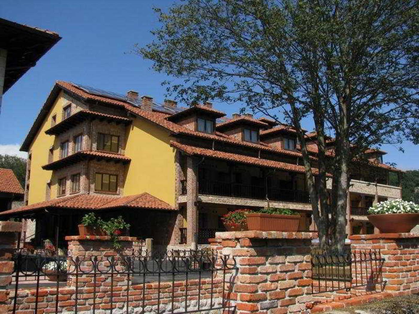 Maria Manuela-Spain-Benia De Onis-General view-8