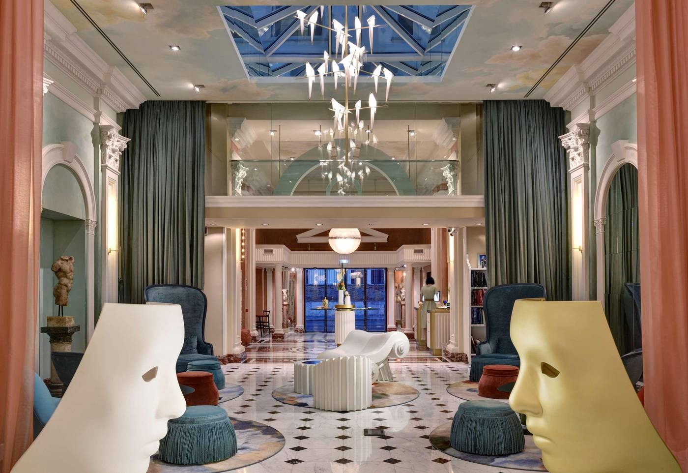 Leon-s-Place-Hotel-Lobby-2