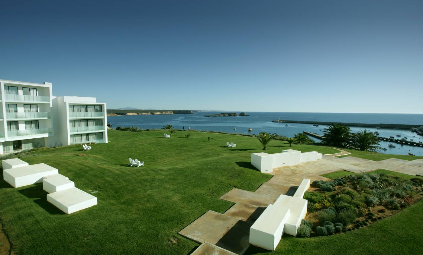 Memmo-Baleeira-Hotel-General-view-2
