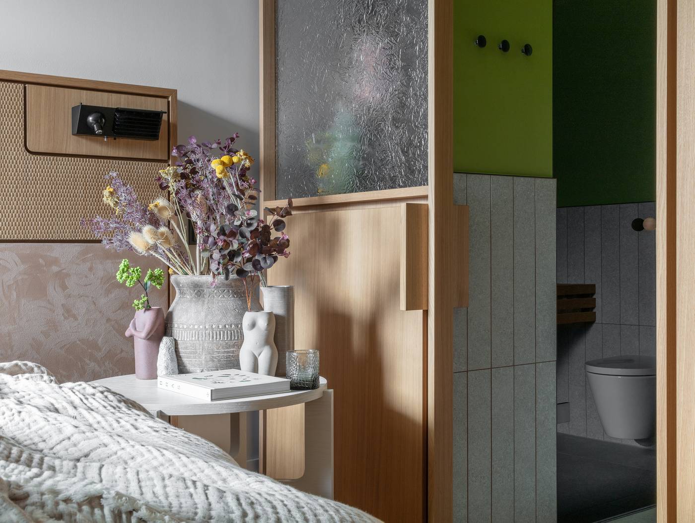 Locke-at-East-Side-Gallery--Friedrichshain-Room-31