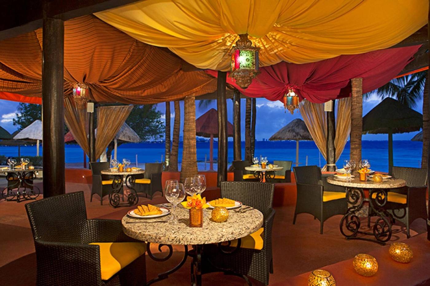 Dreams-Sands-Cancun-Resort---Spa-Restaurant-11