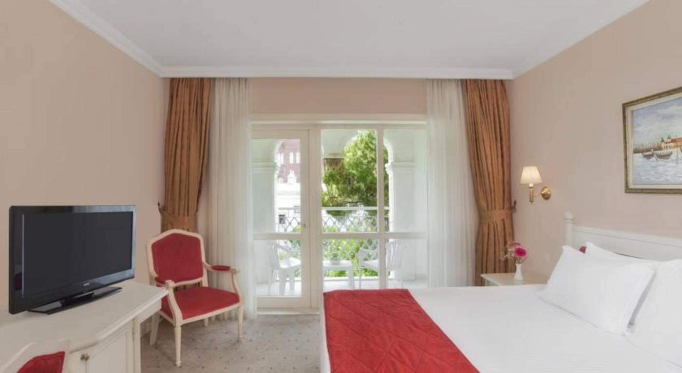 Kremlin-Palace-Room-36