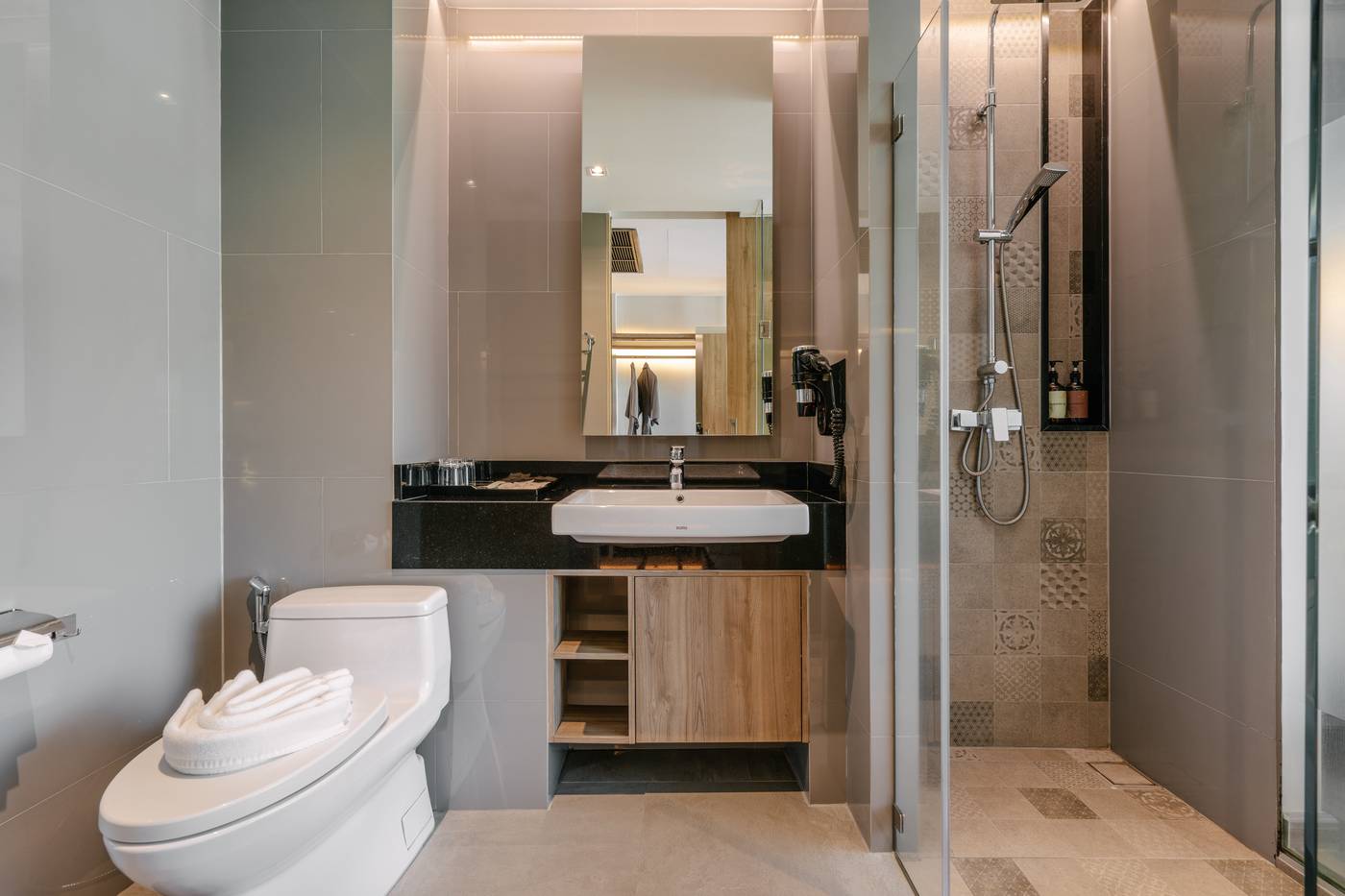 Rak-Elegant-Hotel-Patong-Room-31