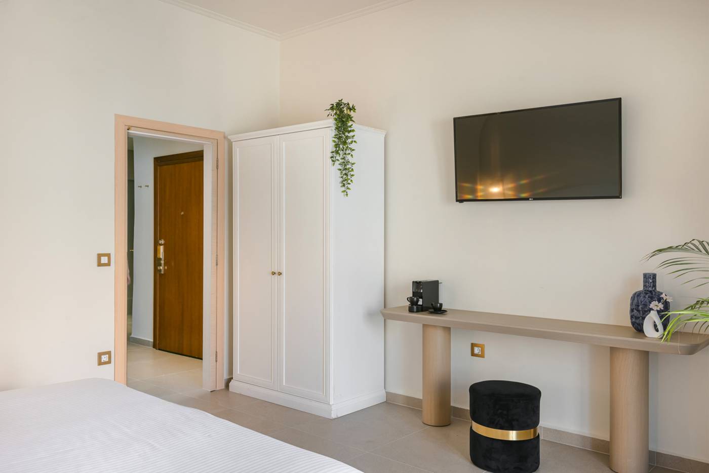 The-Alley-Hotel-Room-23