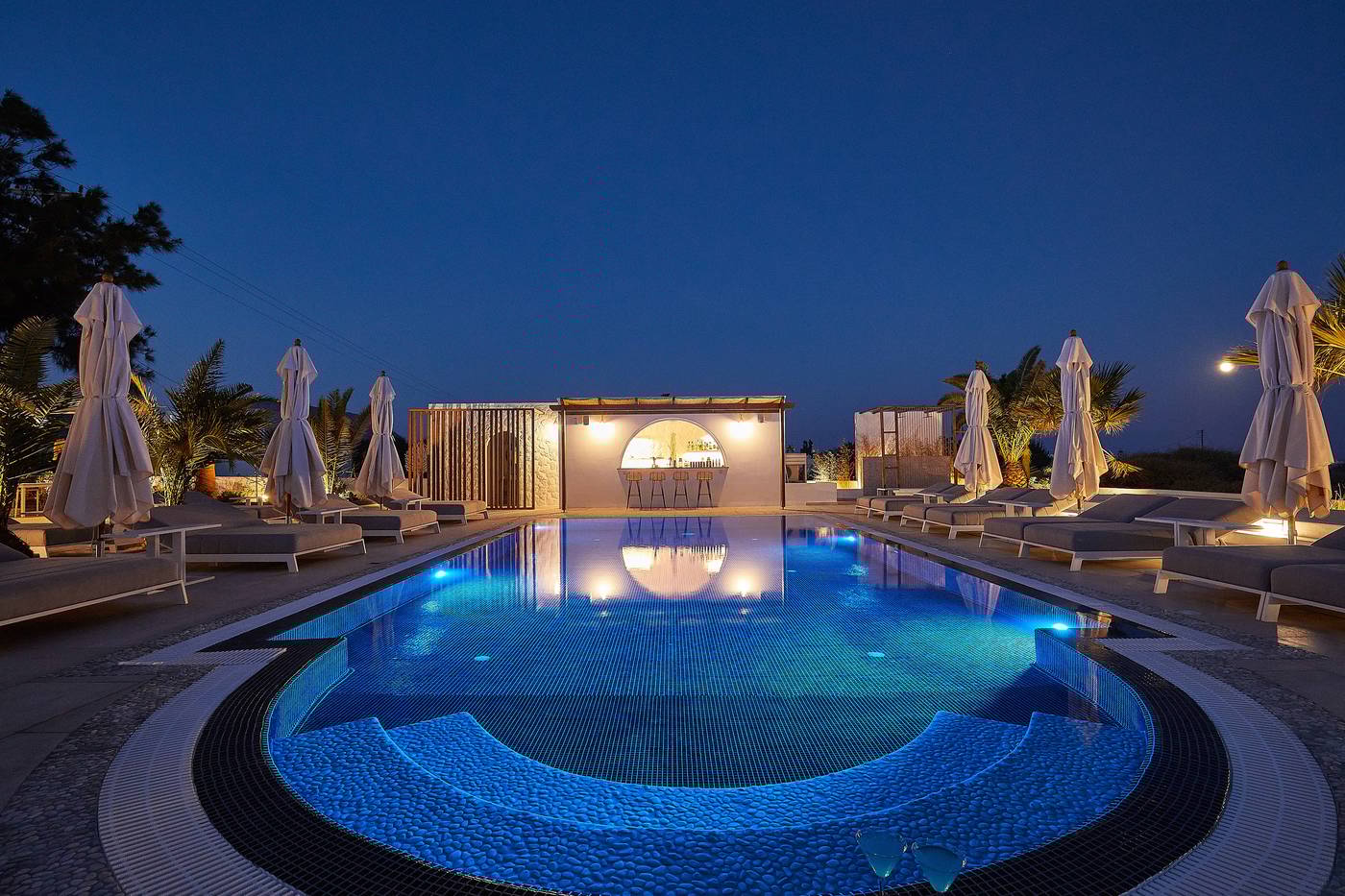 Petri-Suites-Pool-9