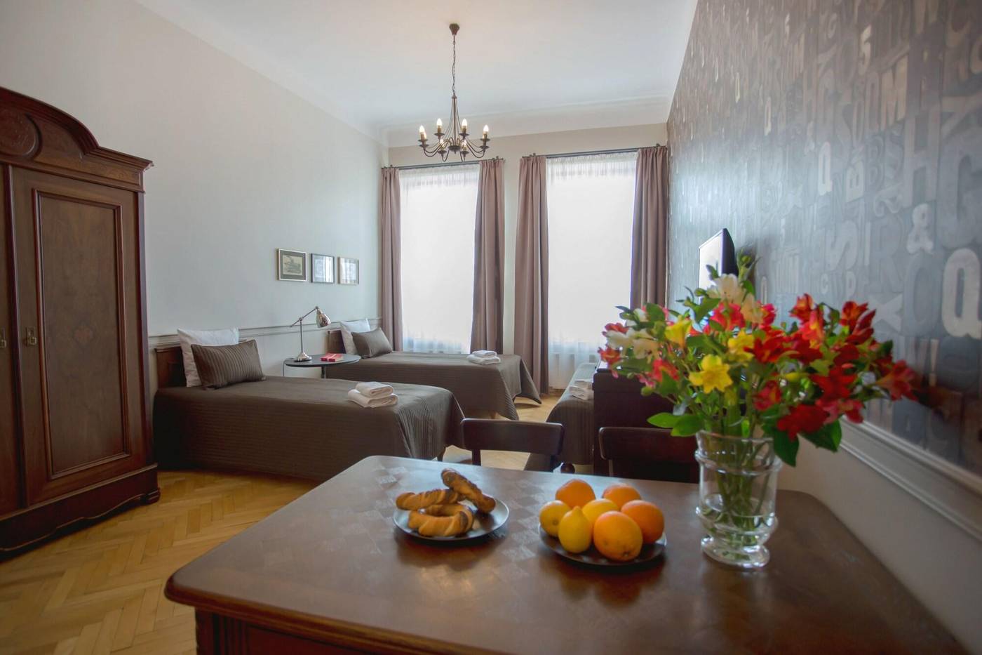 Scharffenberg-Apartments-Main-Square-Room-44