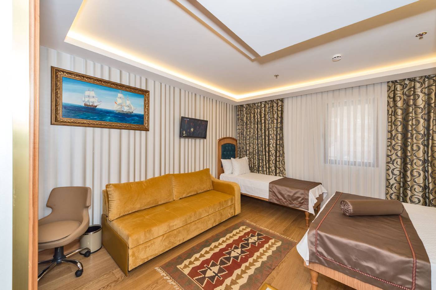 Aprilis-Gold-Hotel-Room-25