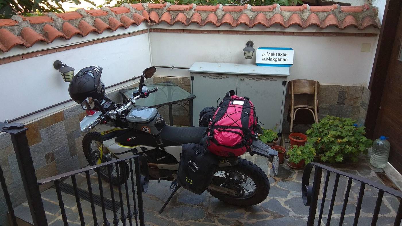 Roots-Hotel---Wine-Bar-Sports-and-Entertainment-15