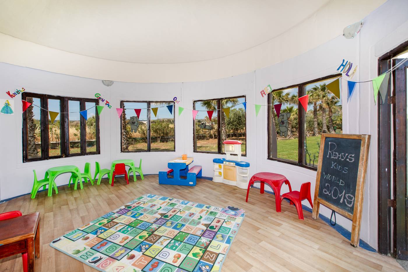 Sovereign-Beach-Hotel-Sports-and-Entertainment-67