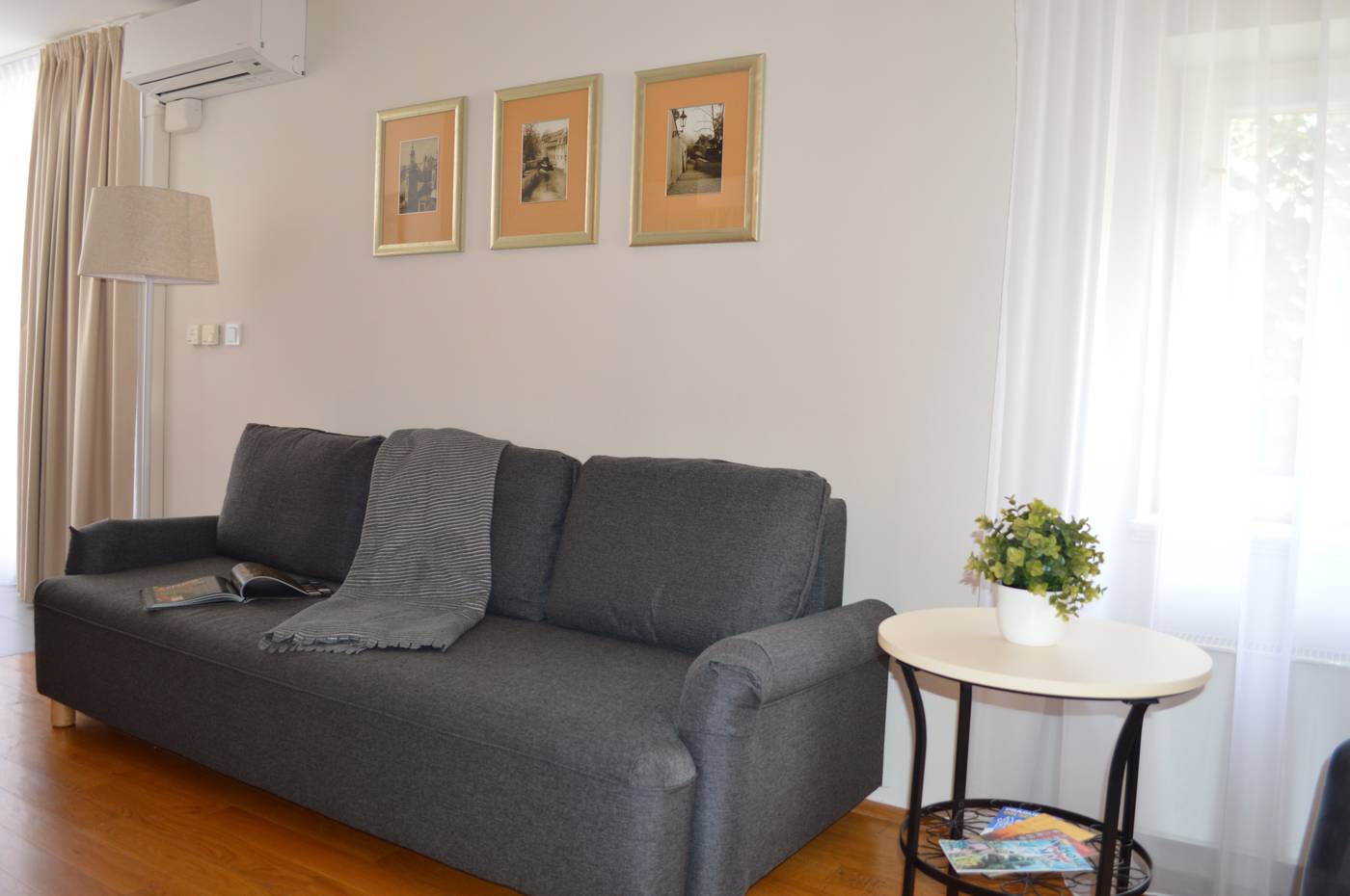 The-Golden-Wheel-Room-6