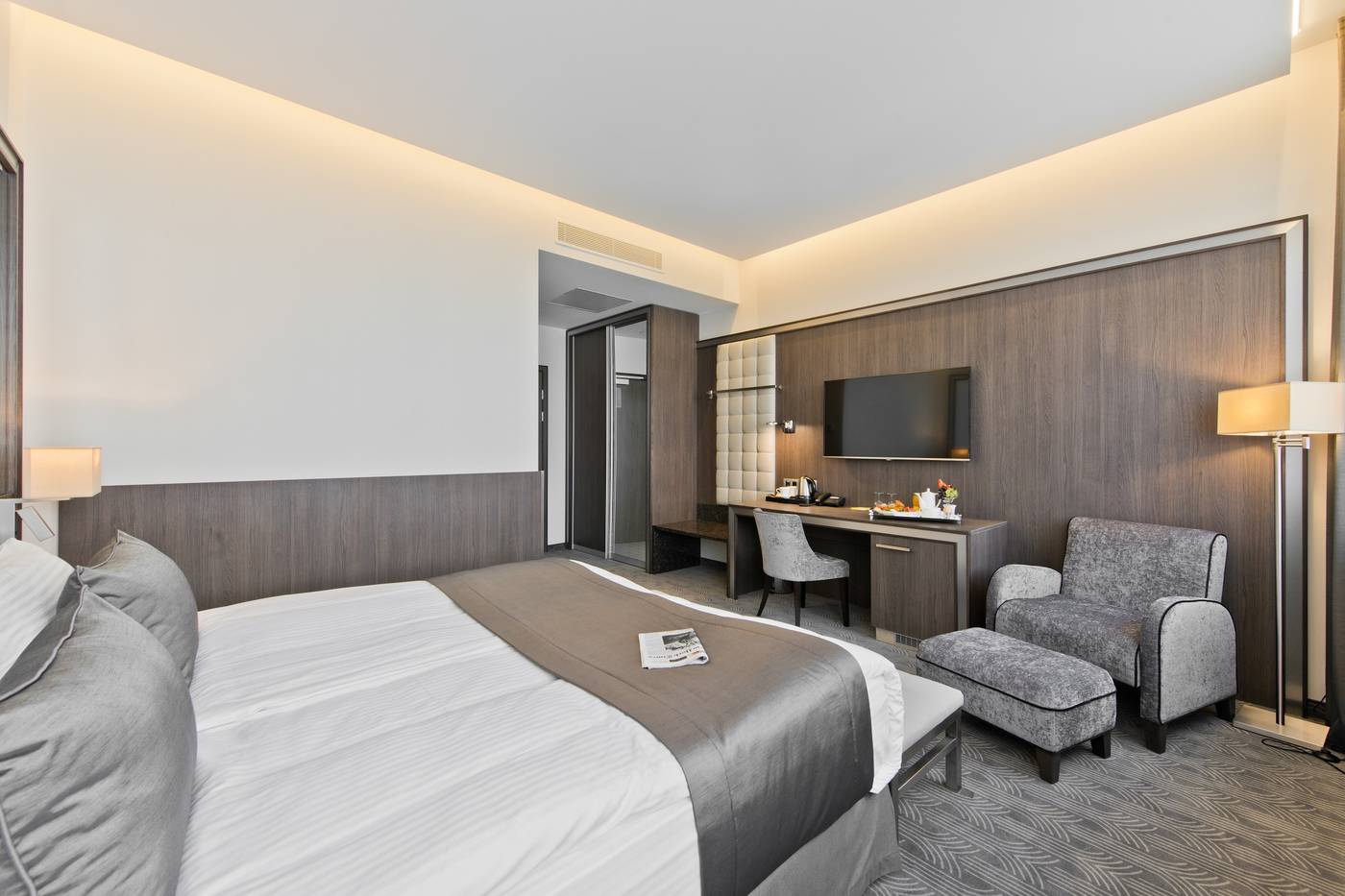 Congress Avenue-Lithuania-Vilnius-Room-6