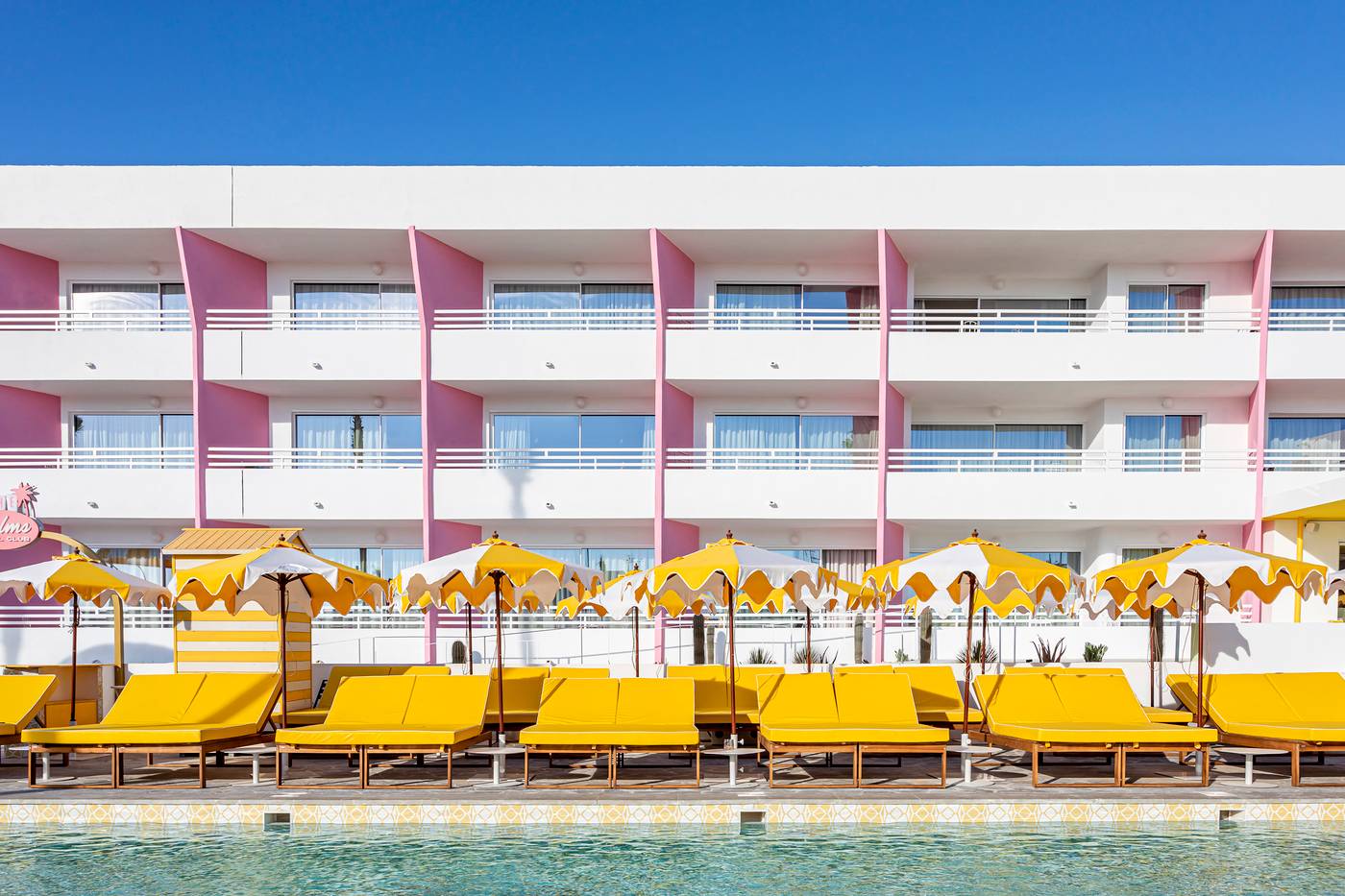 Estudios-Tropicana-Pool-11