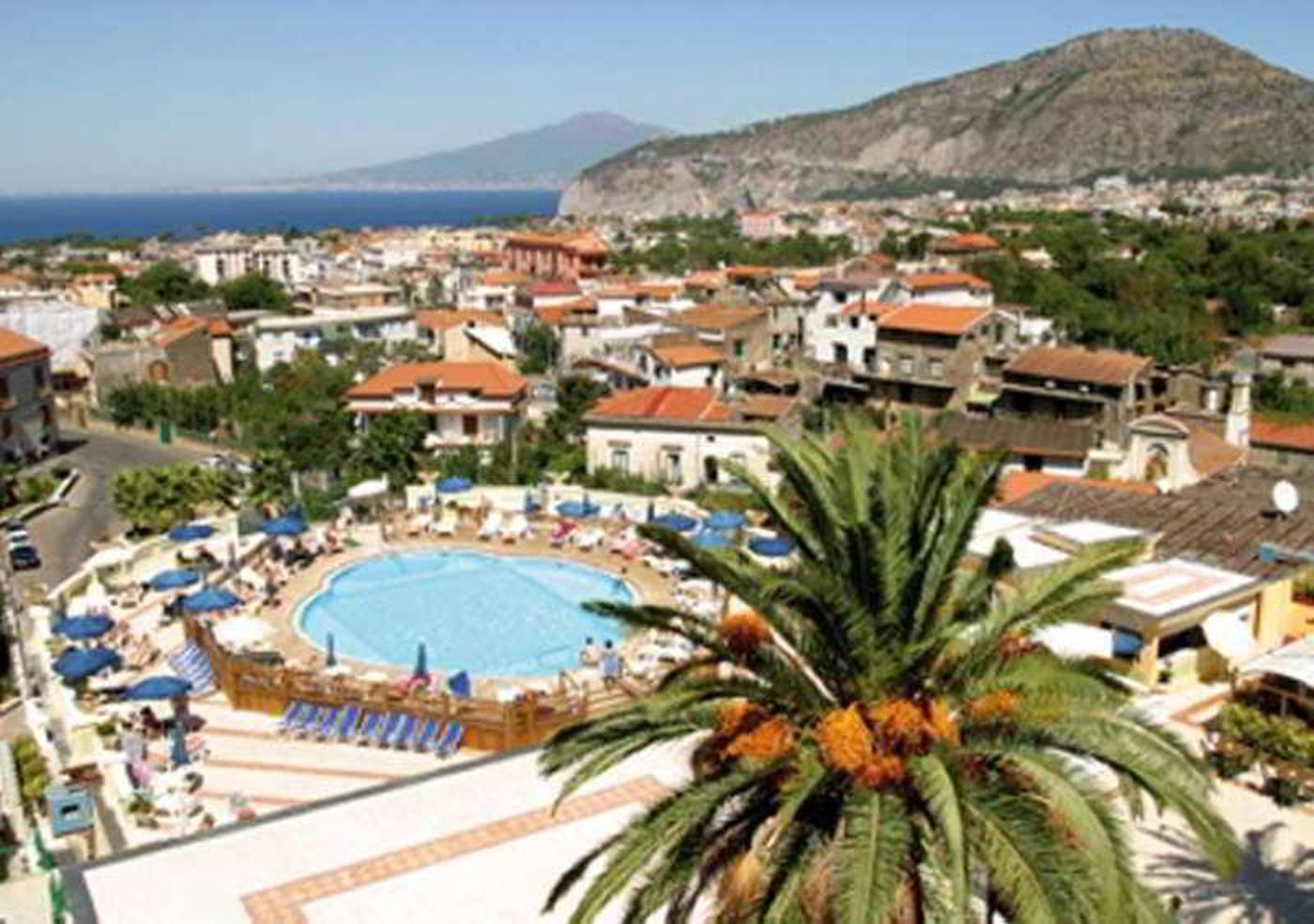 Grand-Hotel-La-Pace-Pool-10