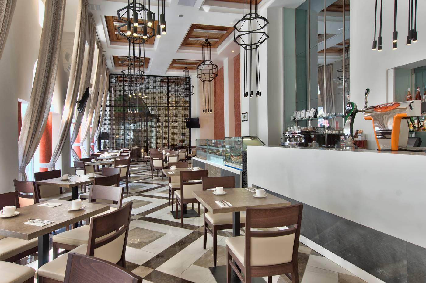 db-San-Antonio-Hotel---Spa-Bar-31