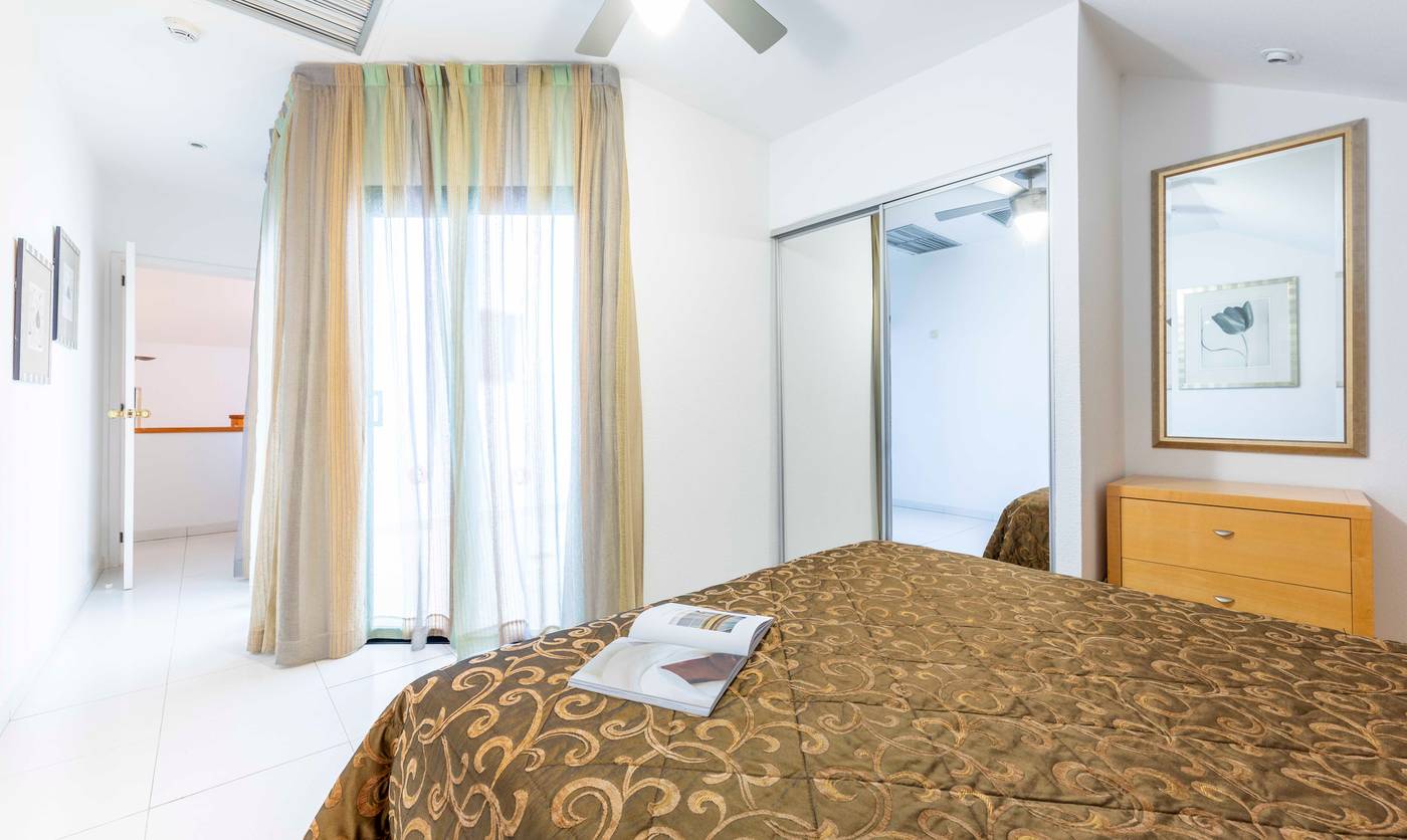 ONA-Hollywood-Mirage-Room-33