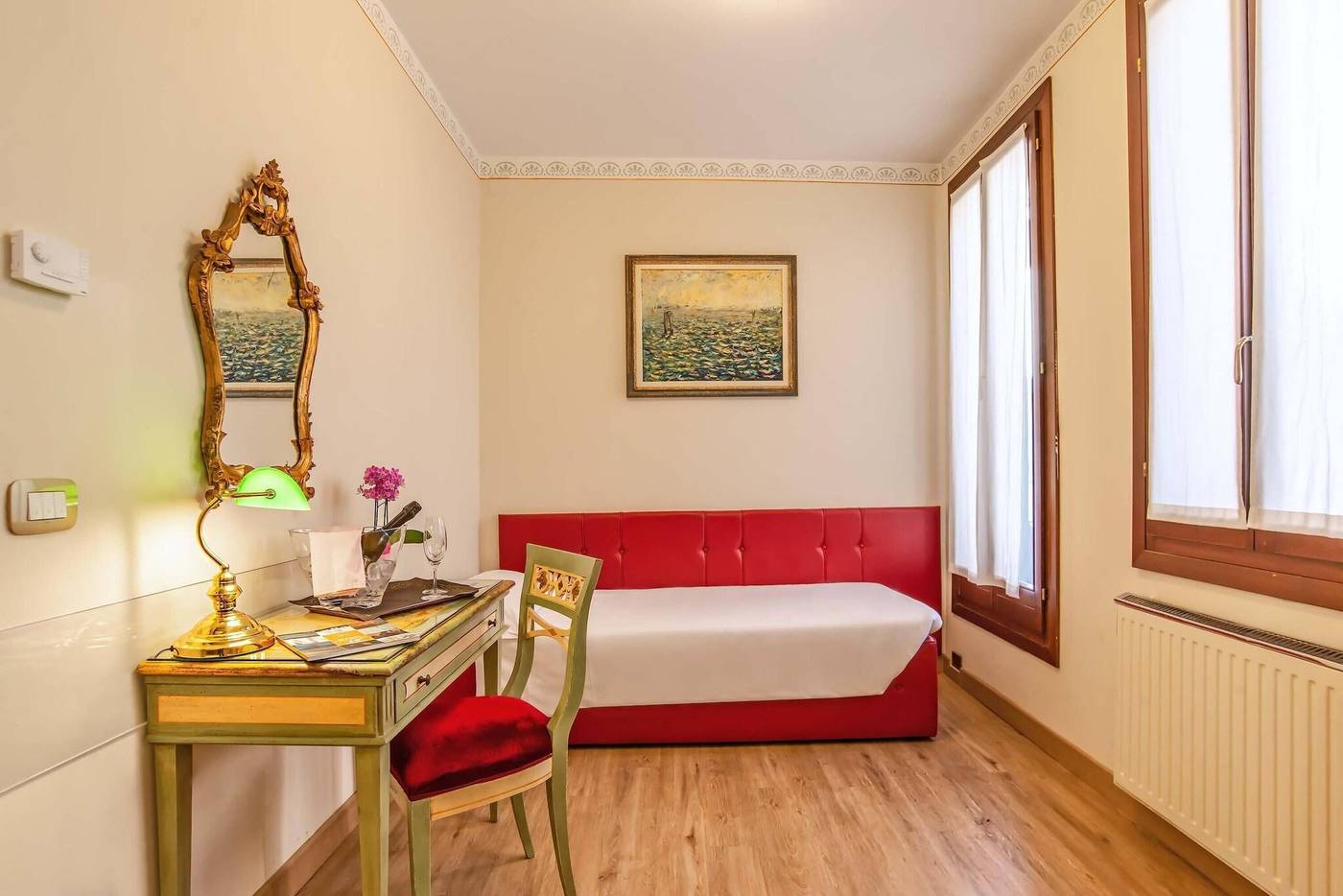 La-Fenice-et-des-Artistes-Room-29