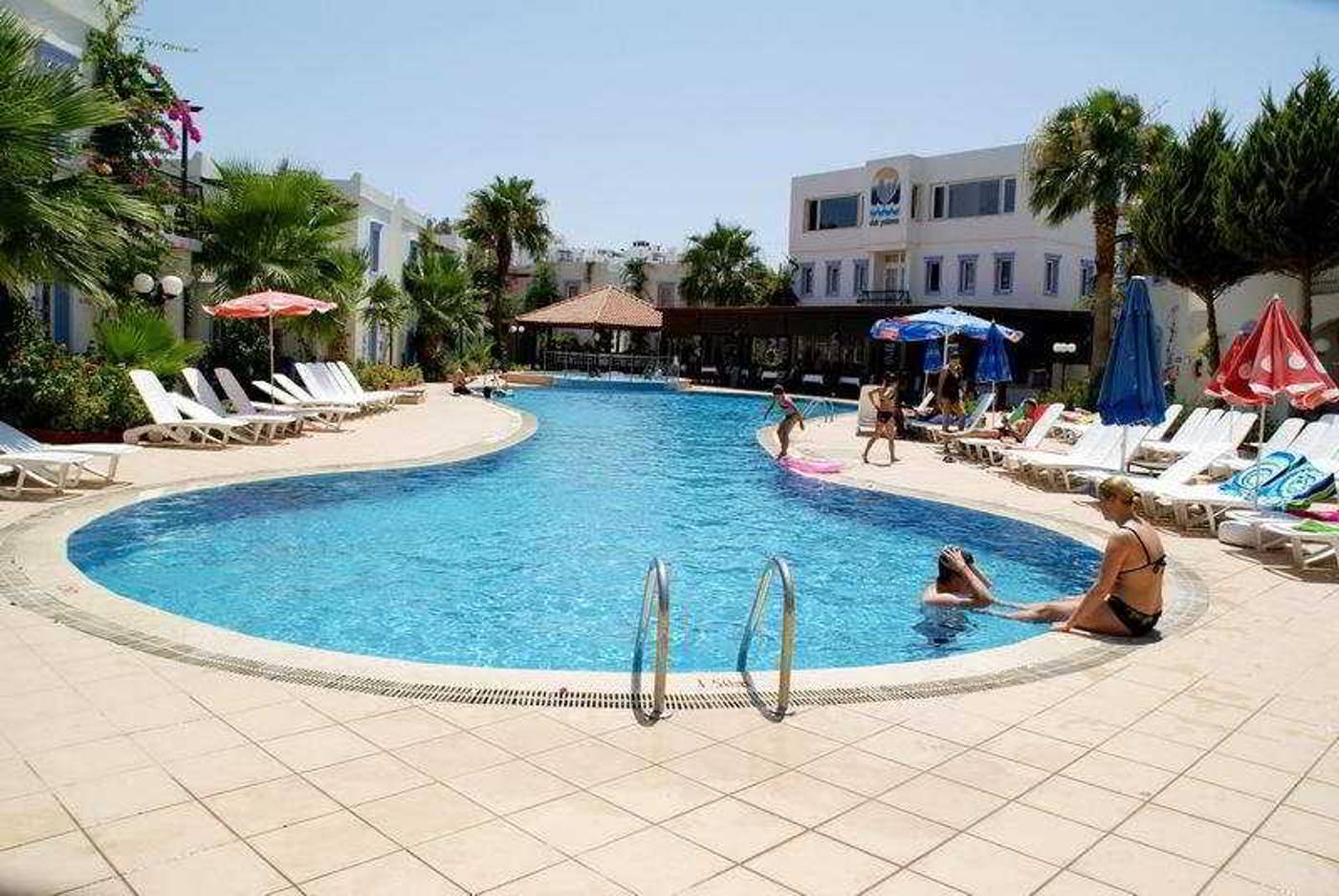 Club-Paloma-Apart-Gumbet-Pool-5