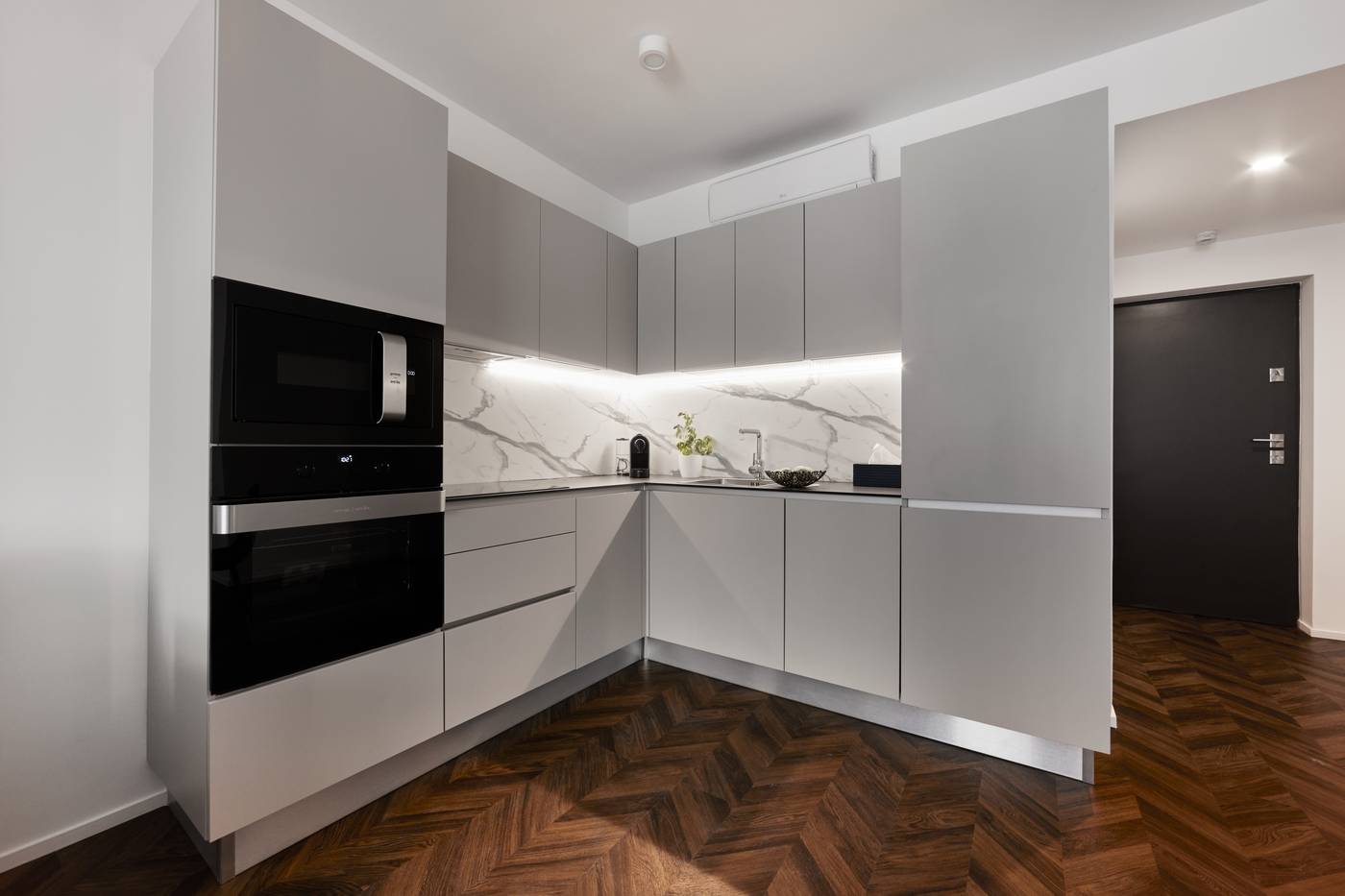 The-Amberlyn-Suite-Hotel-Room-56