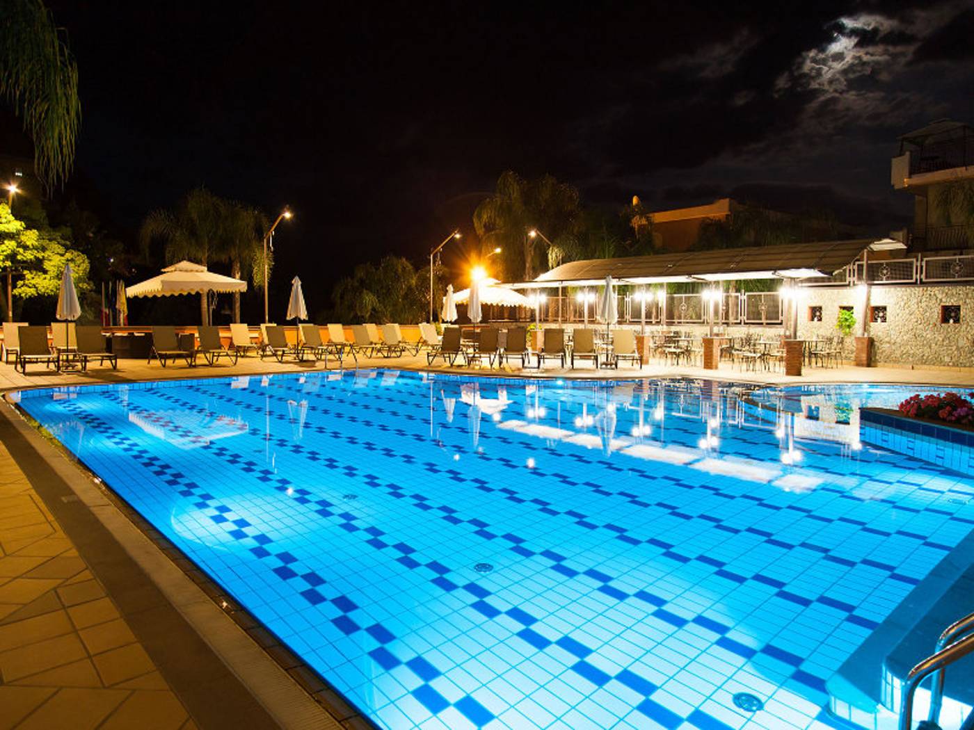 Diamond-Hotel-and-Resort-Naxos-Taormina-Pool-9