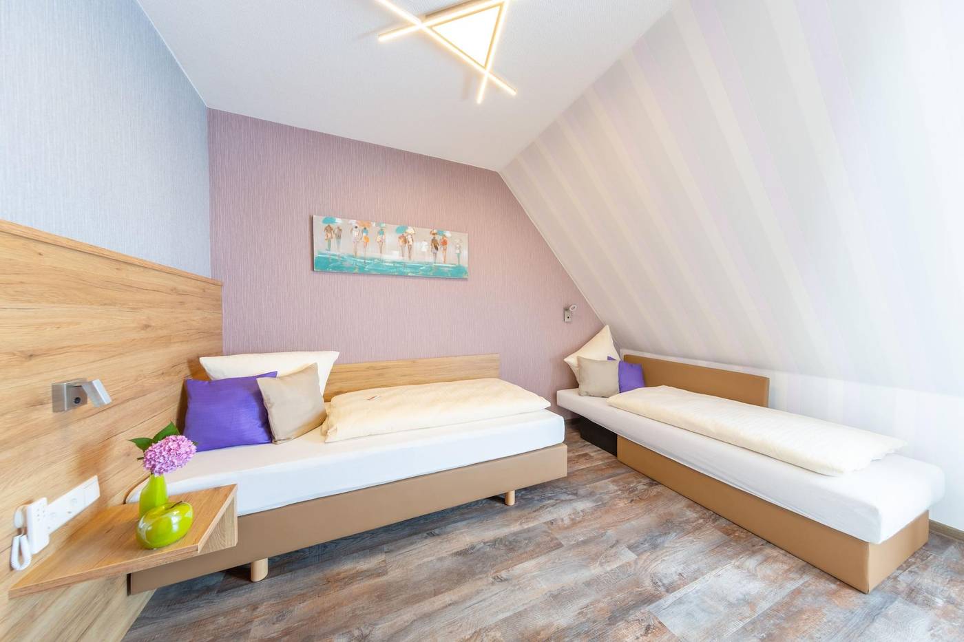 Hotel Reinhardtshof Garni-Germany-WOLFSCHLUGEN-Room-5