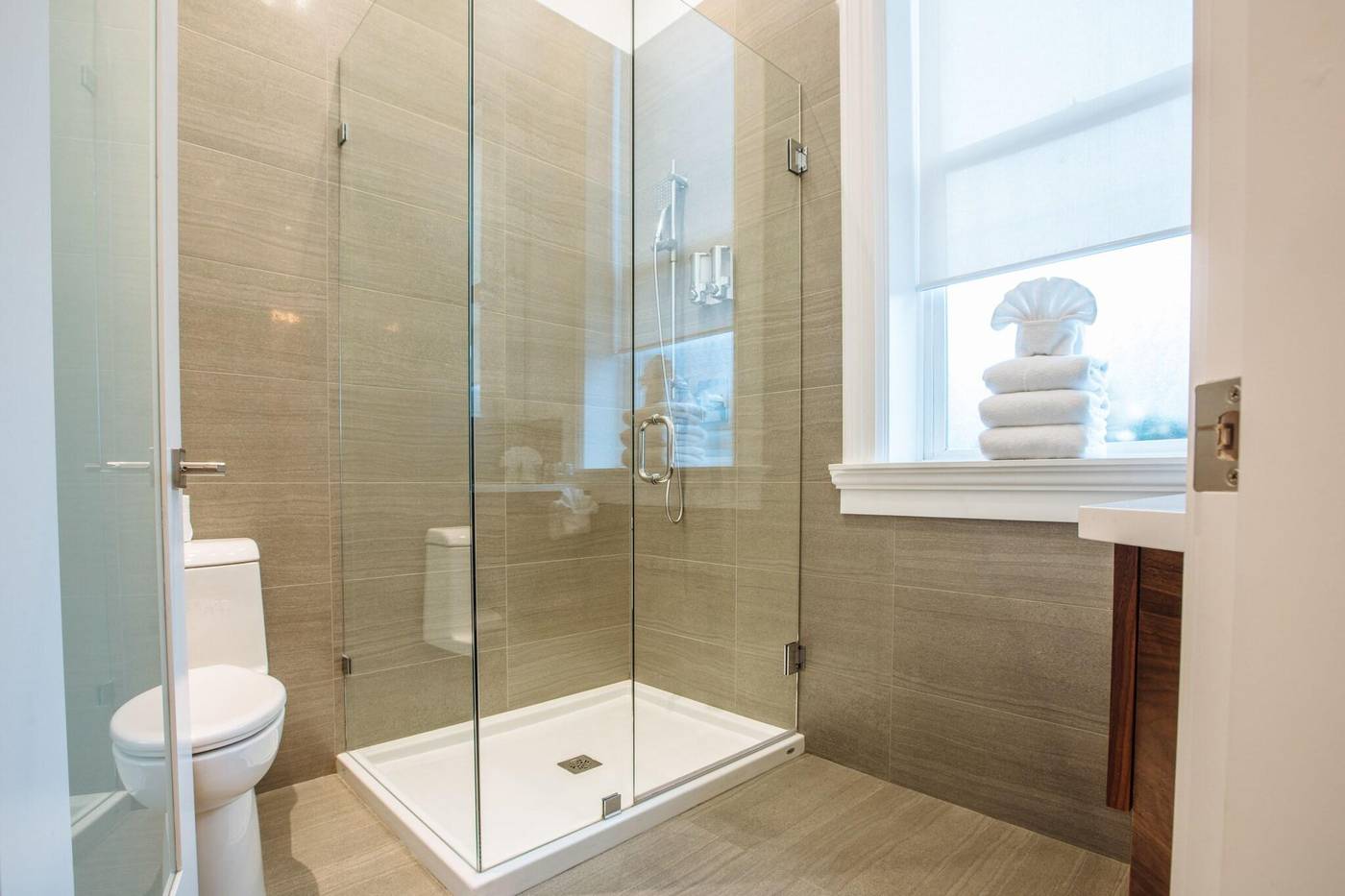 Victorian-Hotel-Vancouver-Room-62