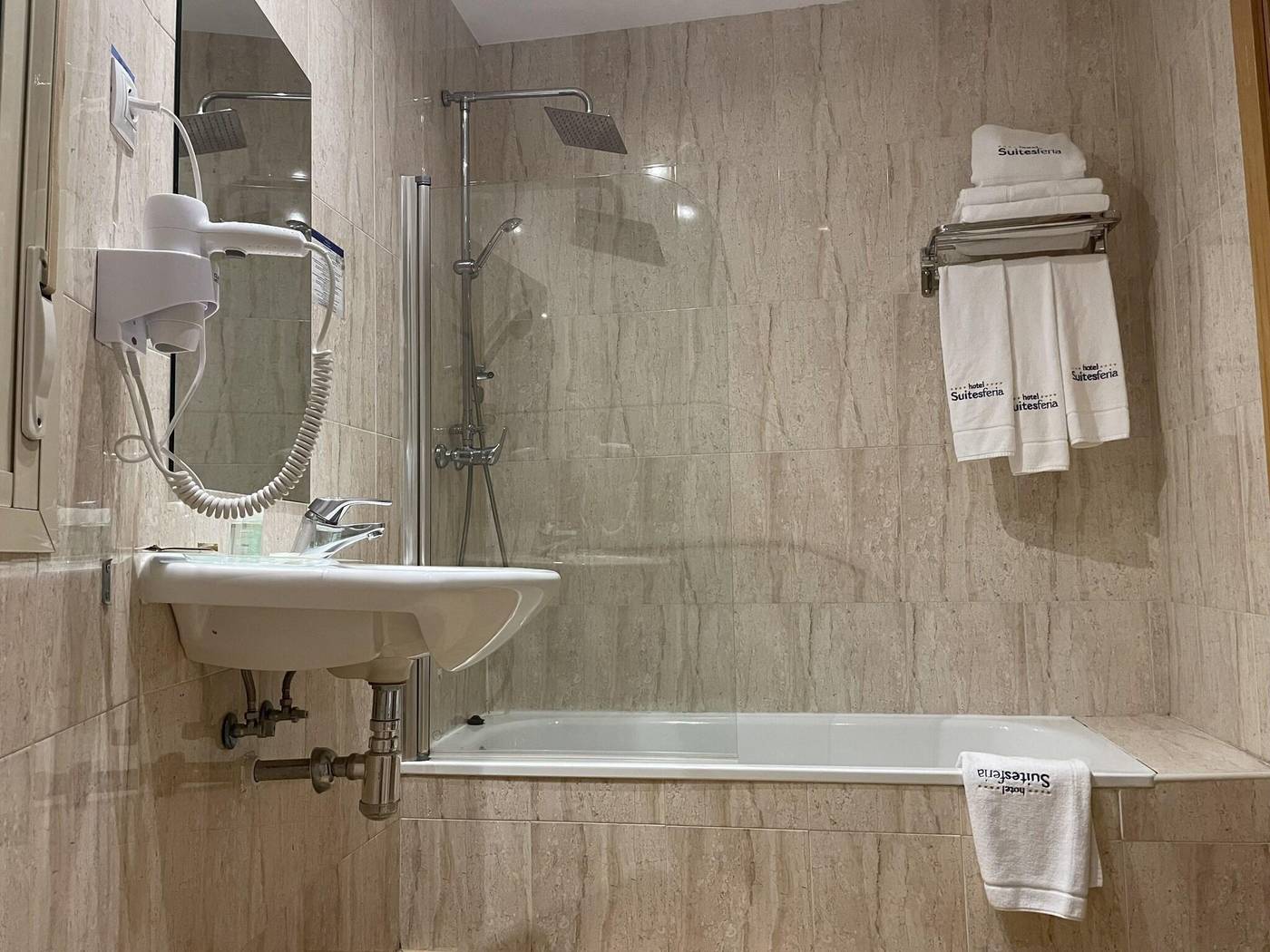 Hotel-Suites-Feria-de-Madrid-Room-26