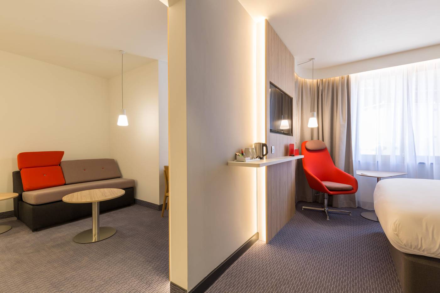 Holiday-Inn-Express-Brussels-Grand-Place-Room-9