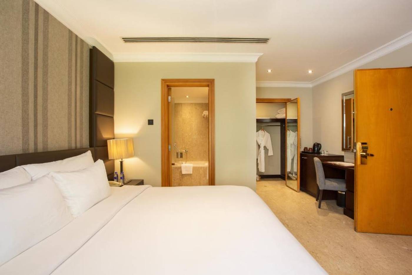 Dubai-Marine-Beach-Resort-and-Spa-Room-40