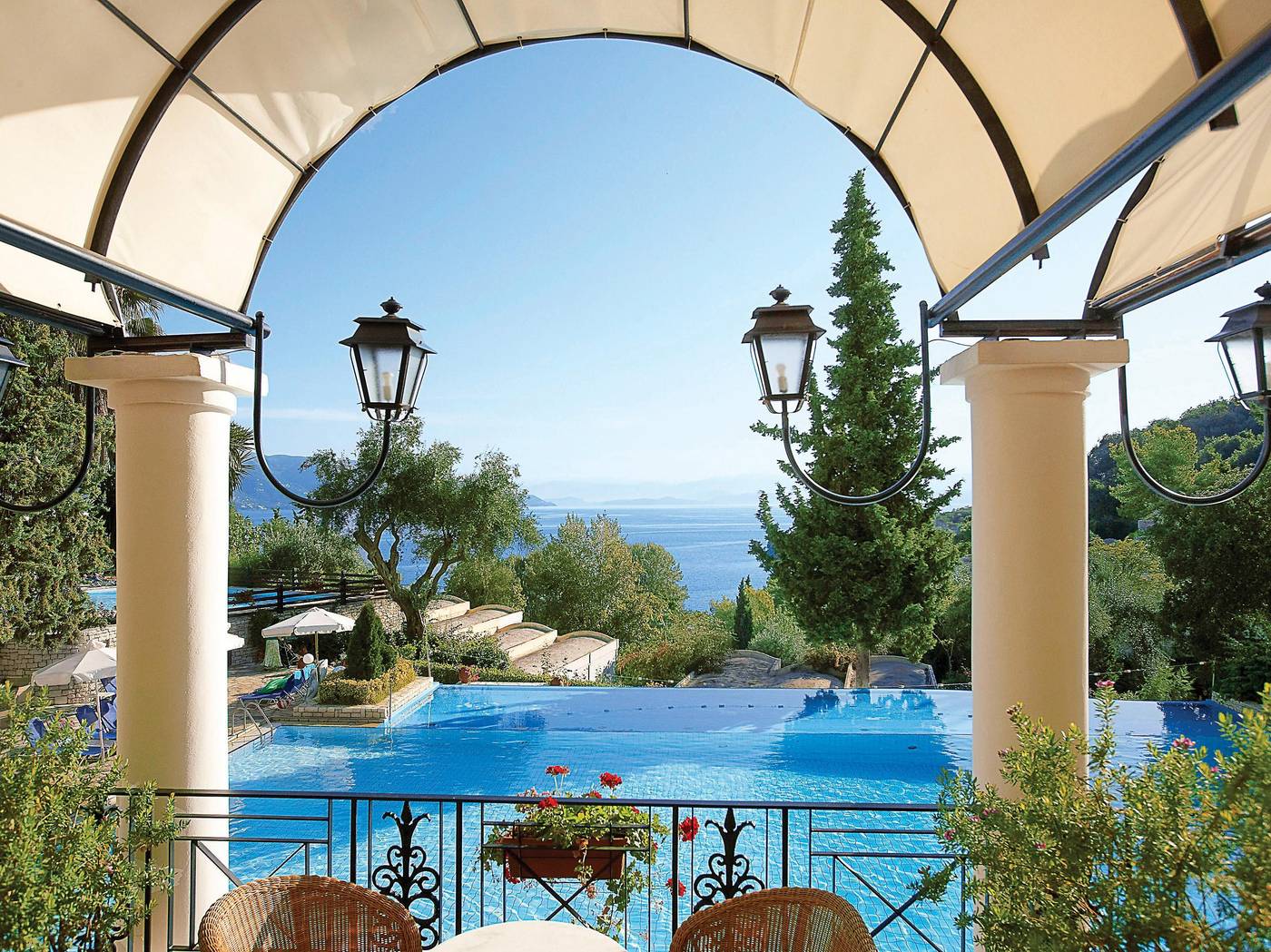 Grecotel-Luxme-Daphnila-Bay-Dassia-Pool-3