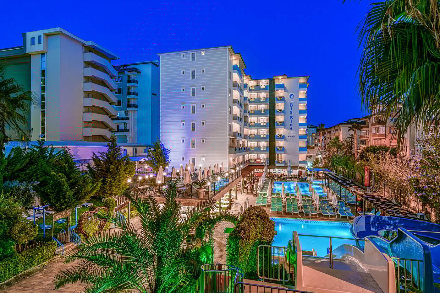 Big-Blue-Suite-Hotel-General-view-9