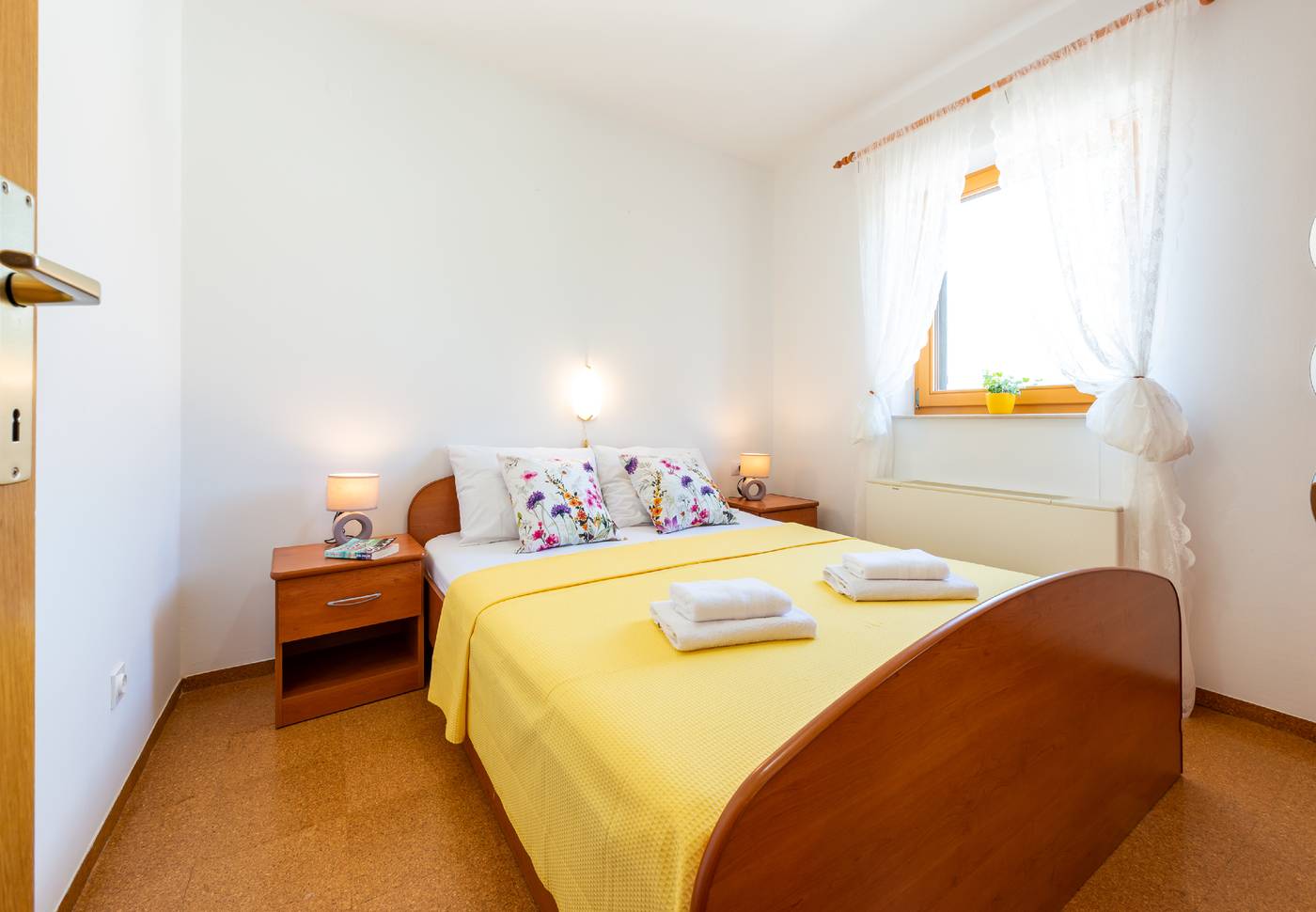 Apartments---Rooms-Cina-Room-11