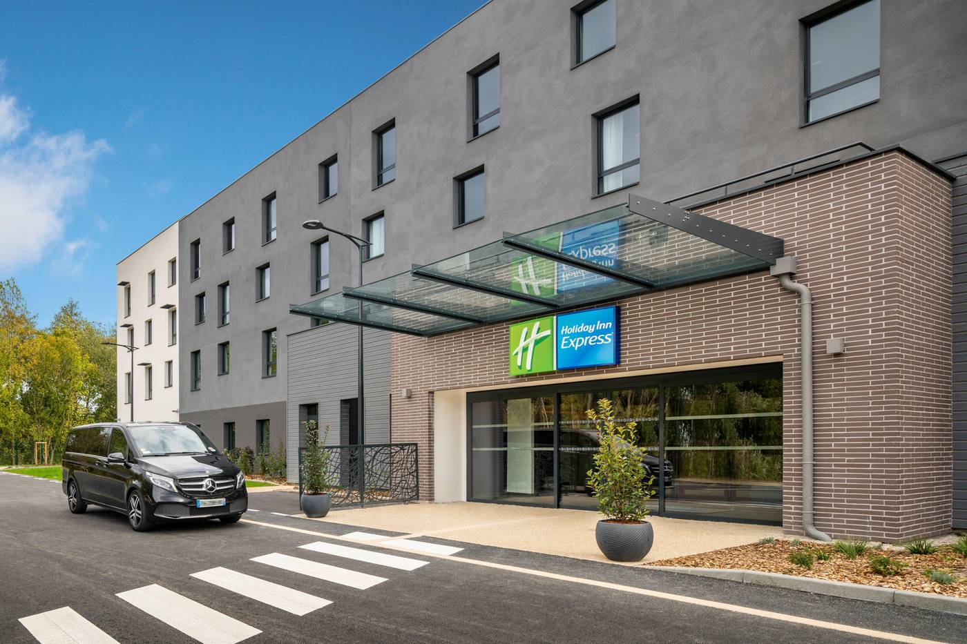 Holiday-Inn-Express-Marne-La-Vallee-Val-D-Europe-General-view-1