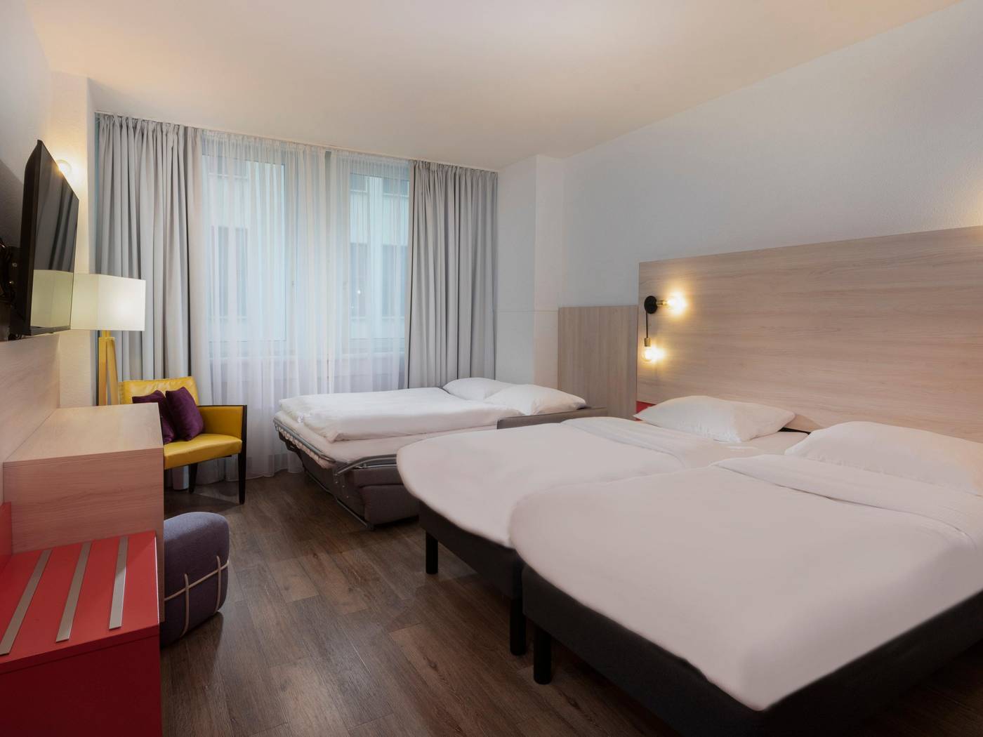 greet-Berlin-Alexanderplatz-Room-22