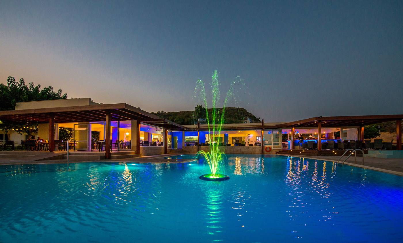 Zoes-Hotel-Bar-8