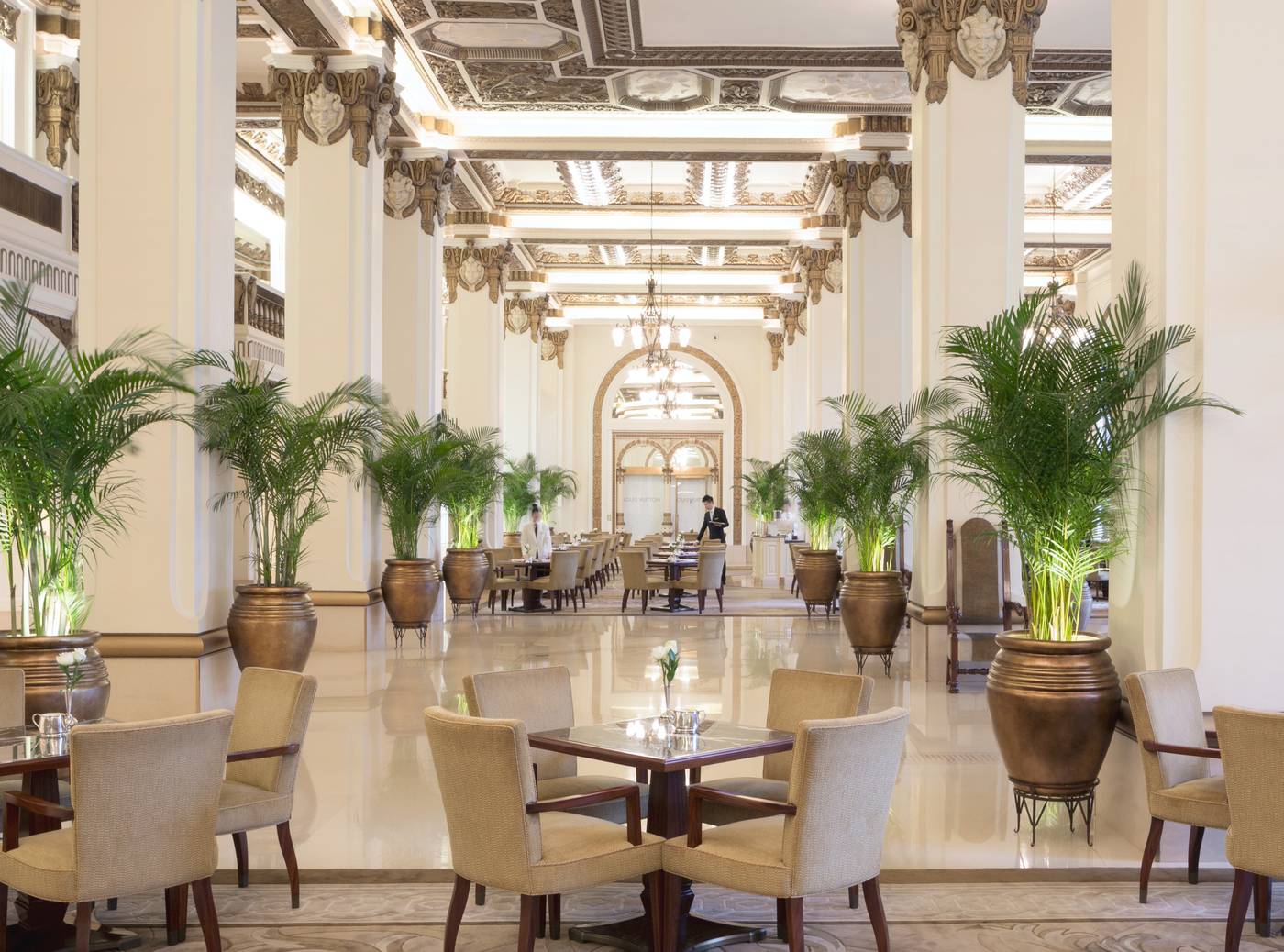 The-Peninsula-Hong-Kong-Lobby-2