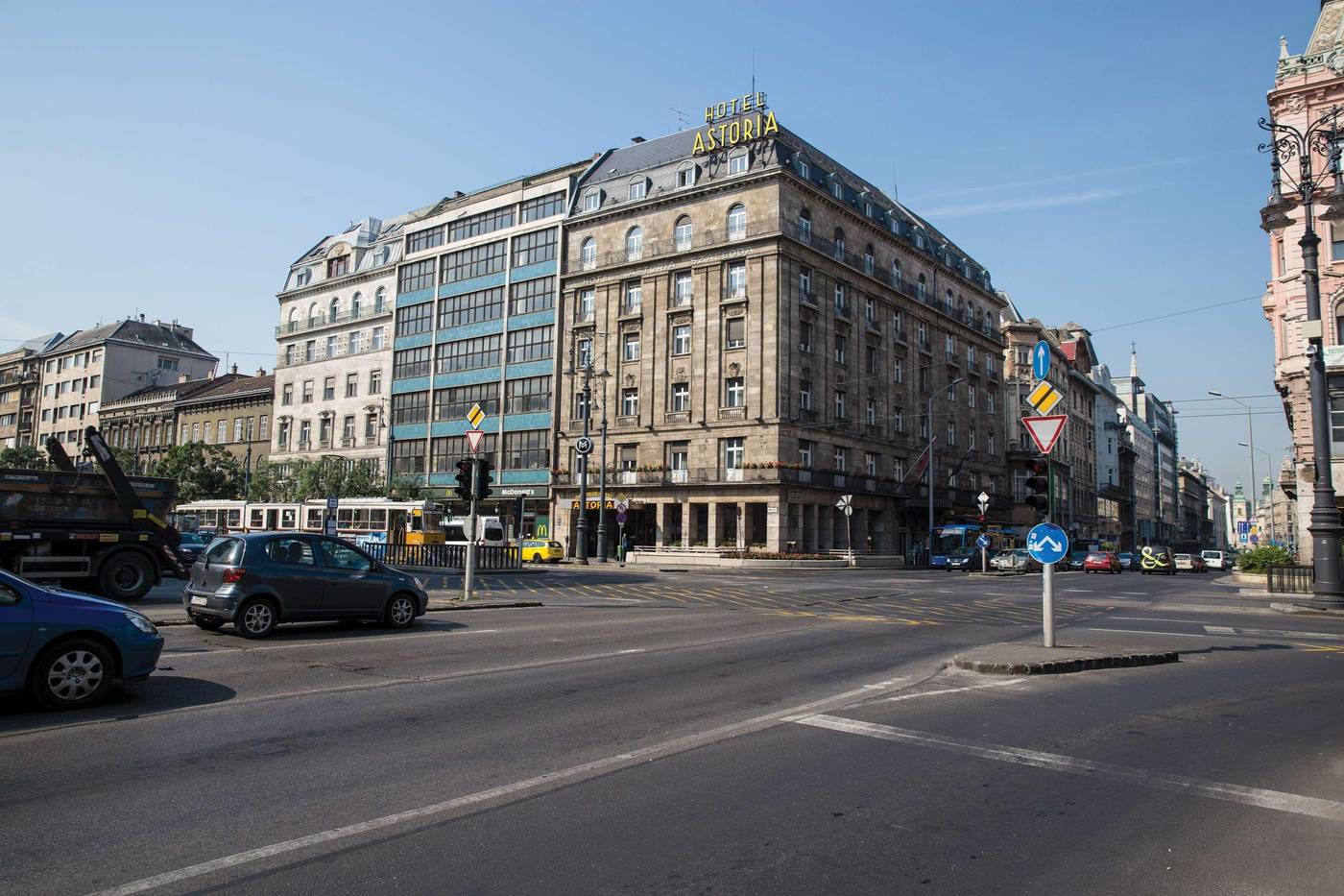 Danubius-Hotel-Astoria-City-Center-General-view-56