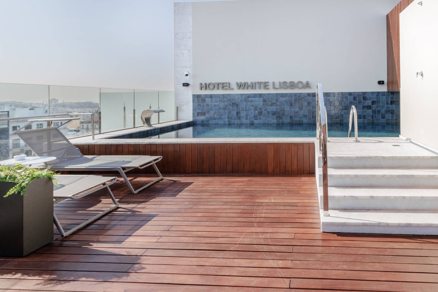 White-Lisboa-Pool-1