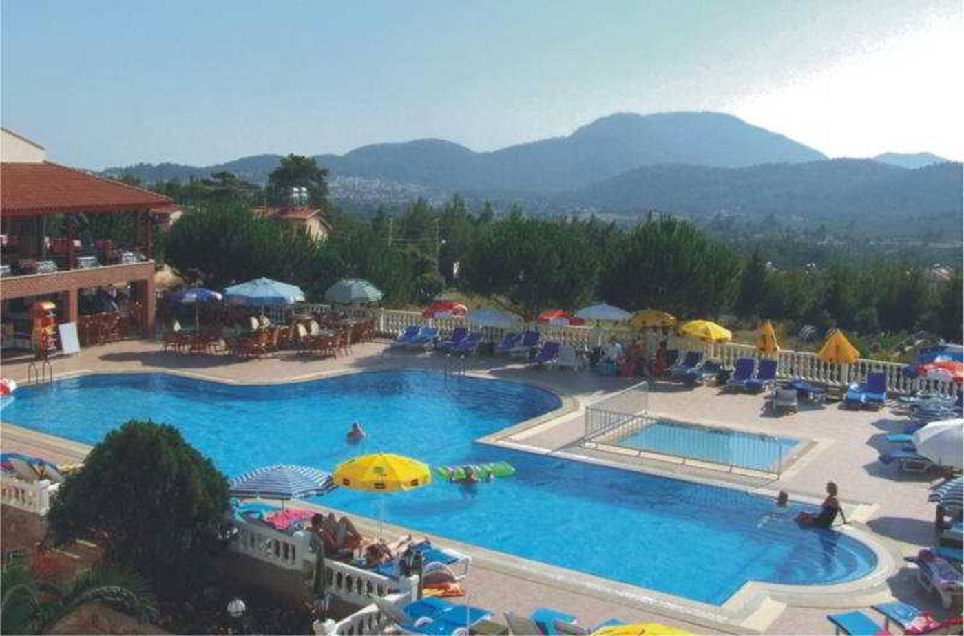 Hotel-Leytur-Pool-17
