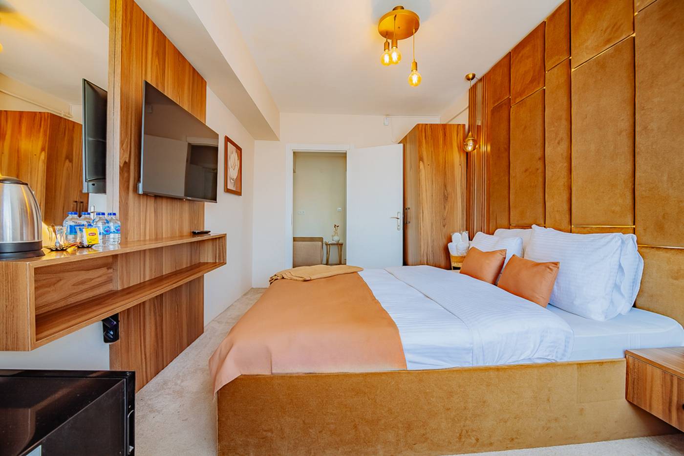 Ali-Khan-Hotel-Room-4