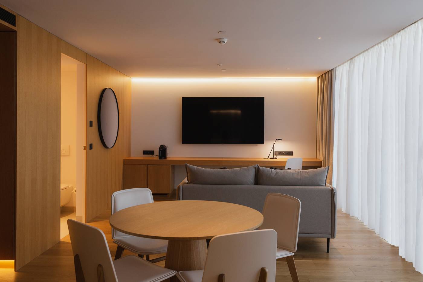 Lumen-Hotel-and-The-Lisbon-Light-Show-Room-6