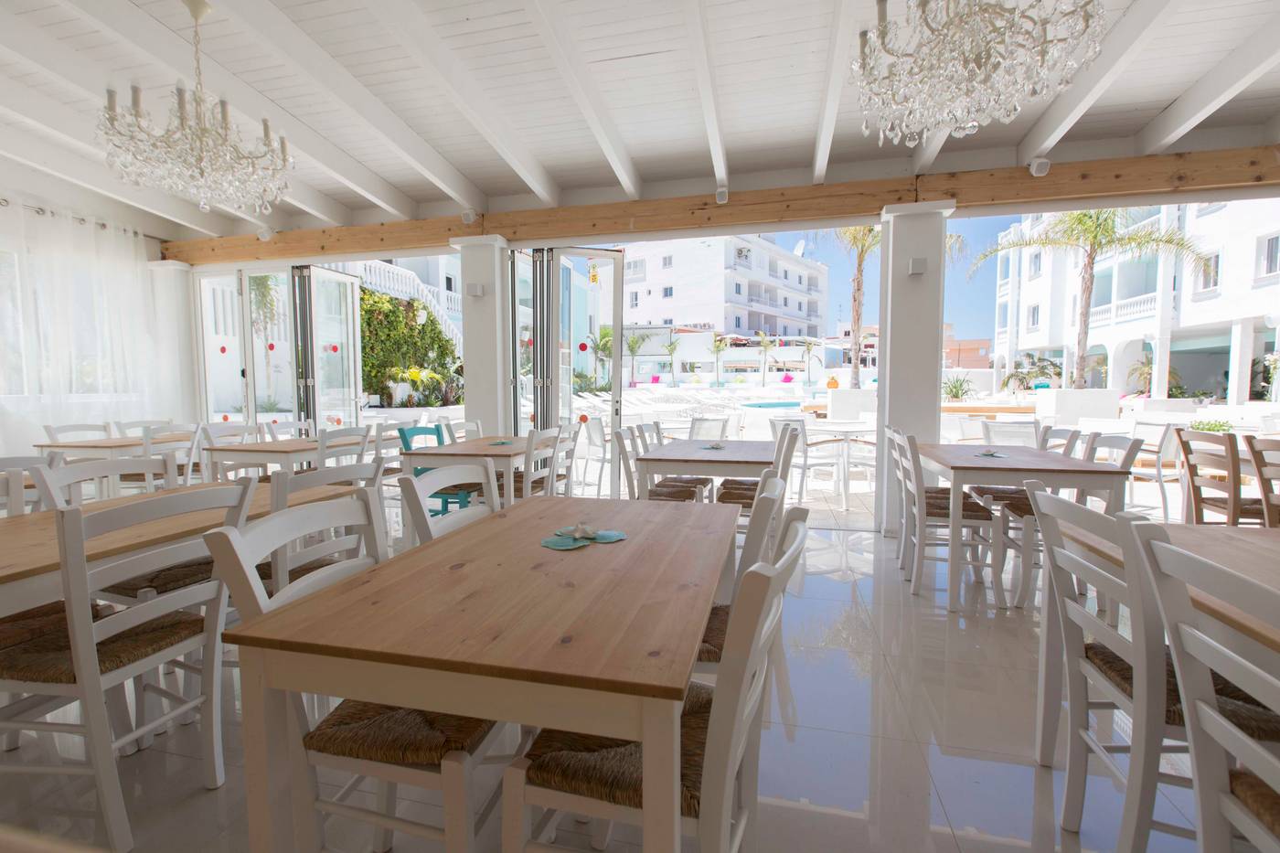 The-Beach-Star-Ibiza-Bar-57