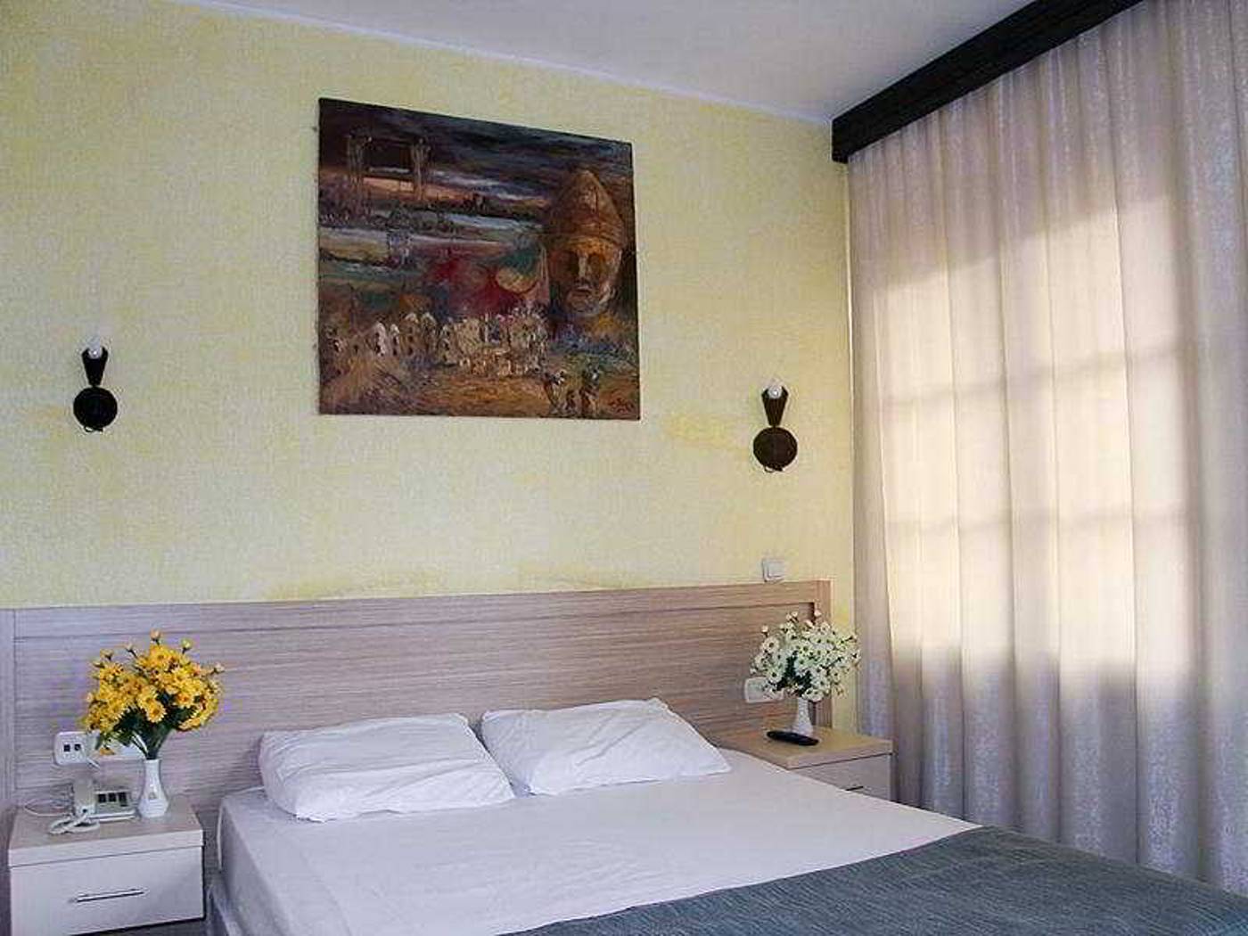 Belle-Vue-Hotel-Room-13