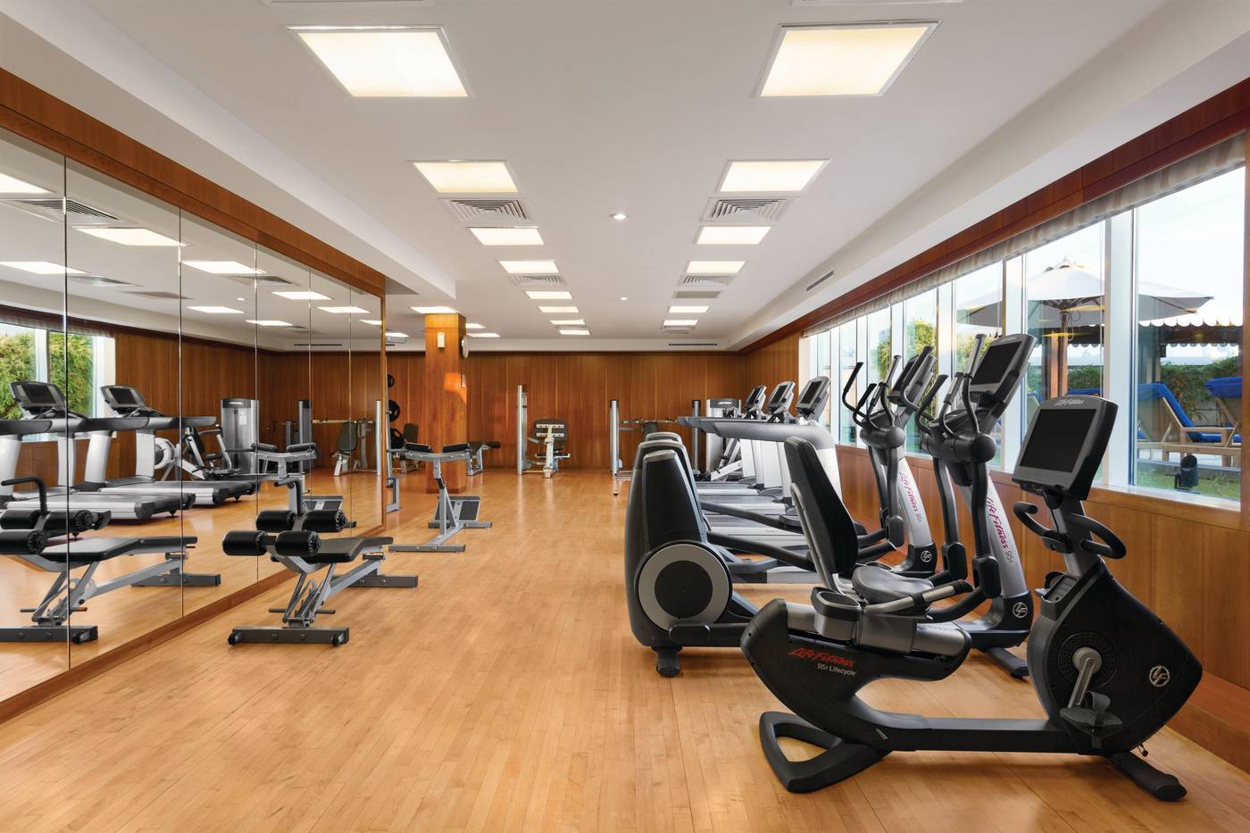 Crowne-Plaza-Jumeirah-Dubai-Sports-and-Entertainment-52