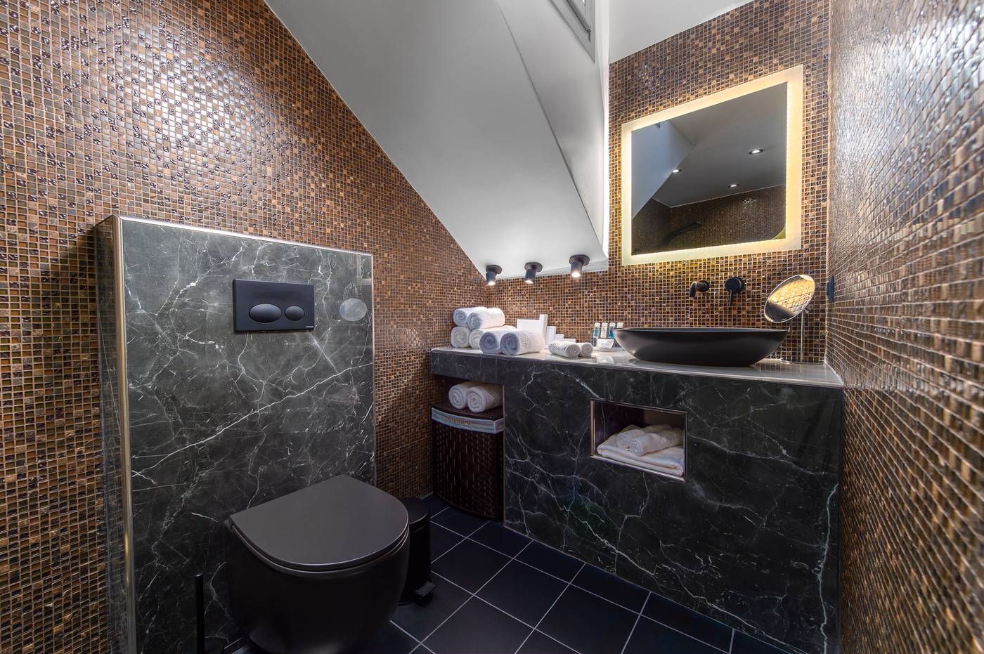 Sole-D-Oro-Luxury-Suites-Room-70